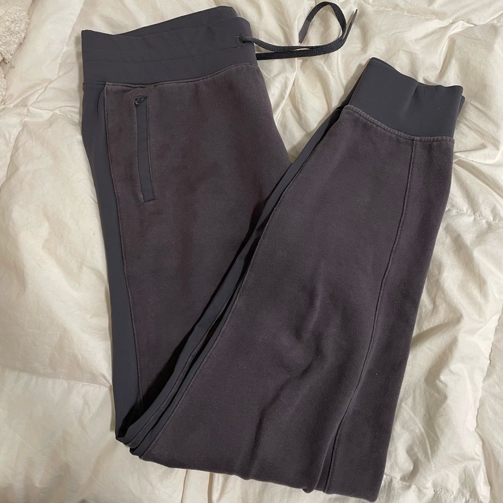 Lululemon women’s joggers